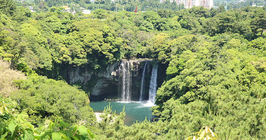 Cheonjiyeon Falls picture